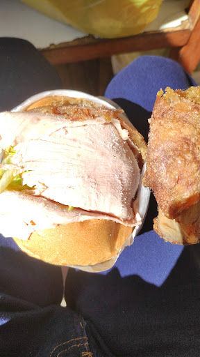 El Mejor Pan con Chicharrón y Pollo de Puno